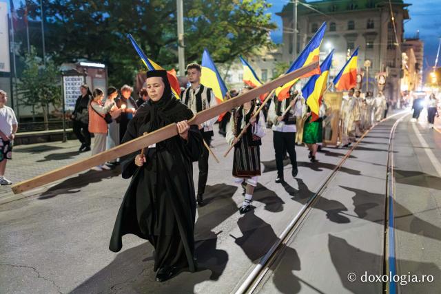 Noapte de Înviere în Iași: Pelerinaj pe Calea Sfinților Parascheva și Paisie de la Sihăstria