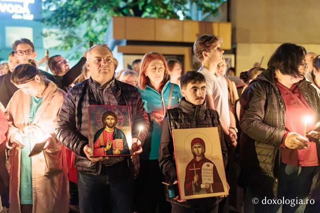 Noapte de Înviere în Iași: Pelerinaj pe Calea Sfinților Parascheva și Paisie de la Sihăstria