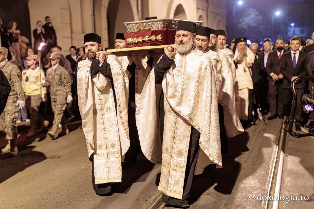 Noapte de Înviere în Iași: Pelerinaj pe Calea Sfinților Parascheva și Paisie de la Sihăstria