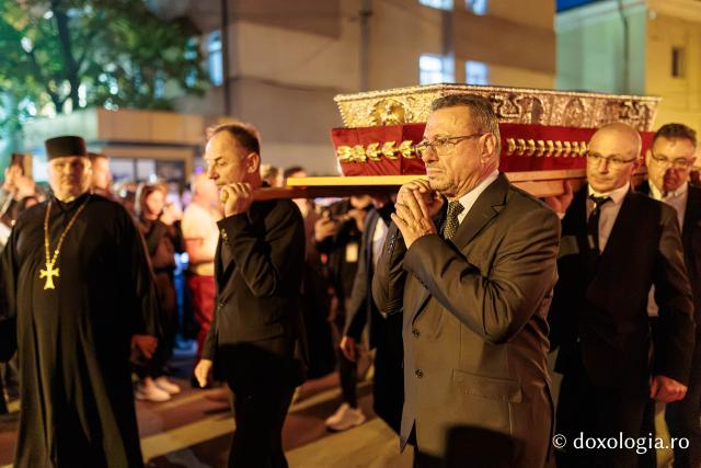 Noapte de Înviere în Iași: Pelerinaj pe Calea Sfinților Parascheva și Paisie de la Sihăstria