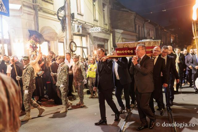 Noapte de Înviere în Iași: Pelerinaj pe Calea Sfinților Parascheva și Paisie de la Sihăstria