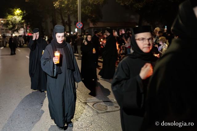 Noapte de Înviere în Iași: Pelerinaj pe Calea Sfinților Parascheva și Paisie de la Sihăstria
