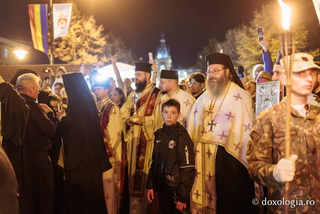 Noapte de Înviere în Iași: Pelerinaj pe Calea Sfinților Parascheva și Paisie de la Sihăstria