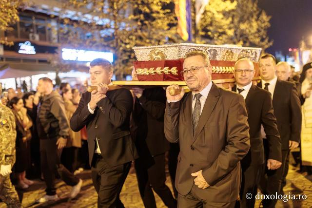 Noapte de Înviere în Iași: Pelerinaj pe Calea Sfinților Parascheva și Paisie de la Sihăstria