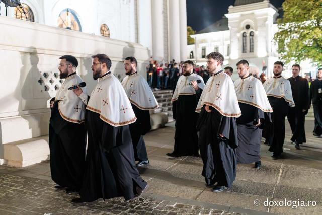 Noapte de Înviere în Iași: Pelerinaj pe Calea Sfinților Parascheva și Paisie de la Sihăstria