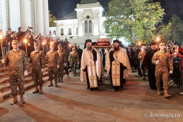 Noapte de Înviere în Iași: Pelerinaj pe Calea Sfinților Parascheva și Paisie de la Sihăstria