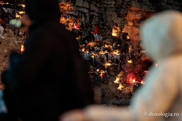 Popas de rugăciune și de lumină în drumul pelerinilor spre Sfânta Parascheva