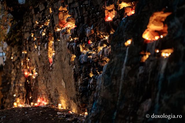 Popas de rugăciune și de lumină în drumul pelerinilor spre Sfânta Parascheva