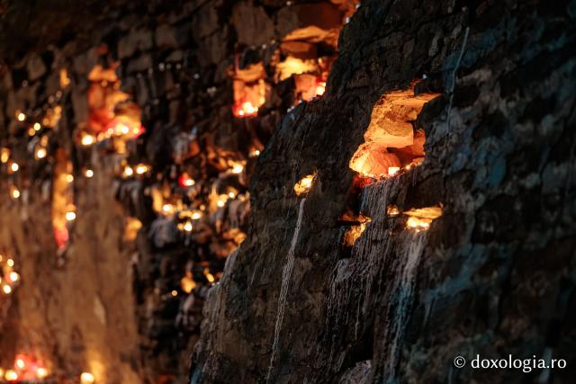 Popas de rugăciune și de lumină în drumul pelerinilor spre Sfânta Parascheva