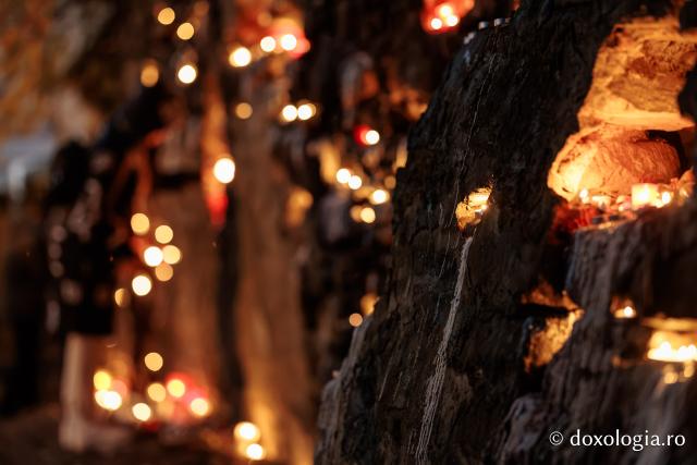 Popas de rugăciune și de lumină în drumul pelerinilor spre Sfânta Parascheva