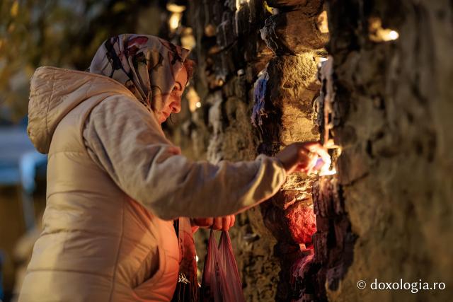 Popas de rugăciune și de lumină în drumul pelerinilor spre Sfânta Parascheva