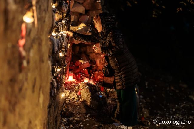 Popas de rugăciune și de lumină în drumul pelerinilor spre Sfânta Parascheva