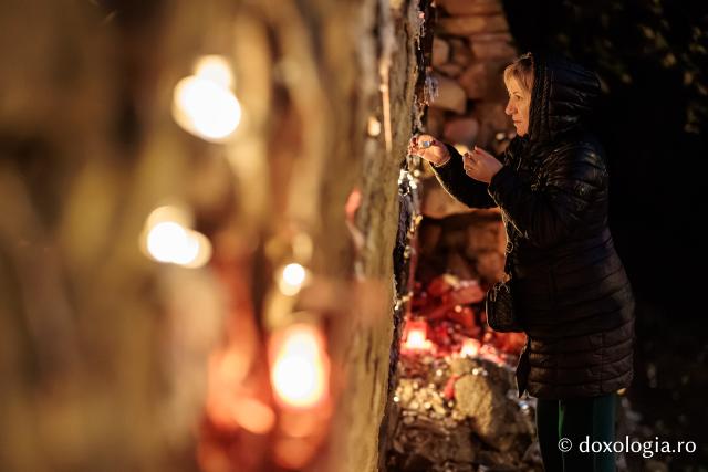 Popas de rugăciune și de lumină în drumul pelerinilor spre Sfânta Parascheva