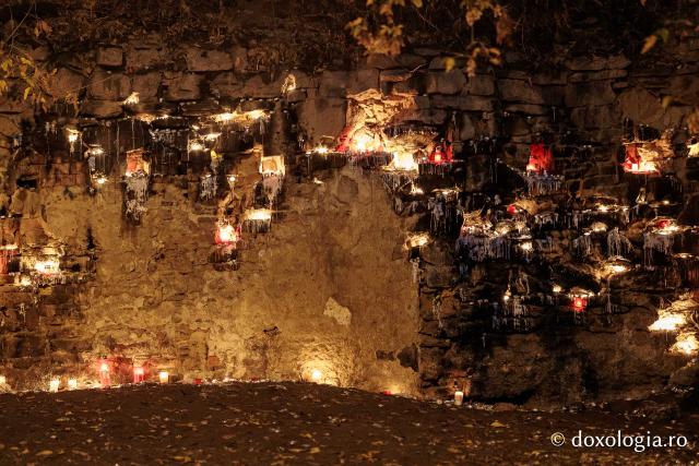 Popas de rugăciune și de lumină în drumul pelerinilor spre Sfânta Parascheva