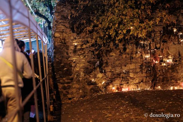 Popas de rugăciune și de lumină în drumul pelerinilor spre Sfânta Parascheva