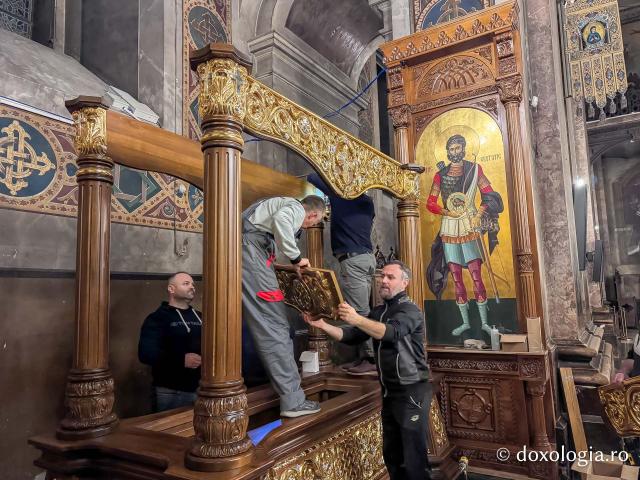 Baldachinul Sfintei Parascheva, reînnoit și reașezat în Catedrala Mitropolitană din Iași