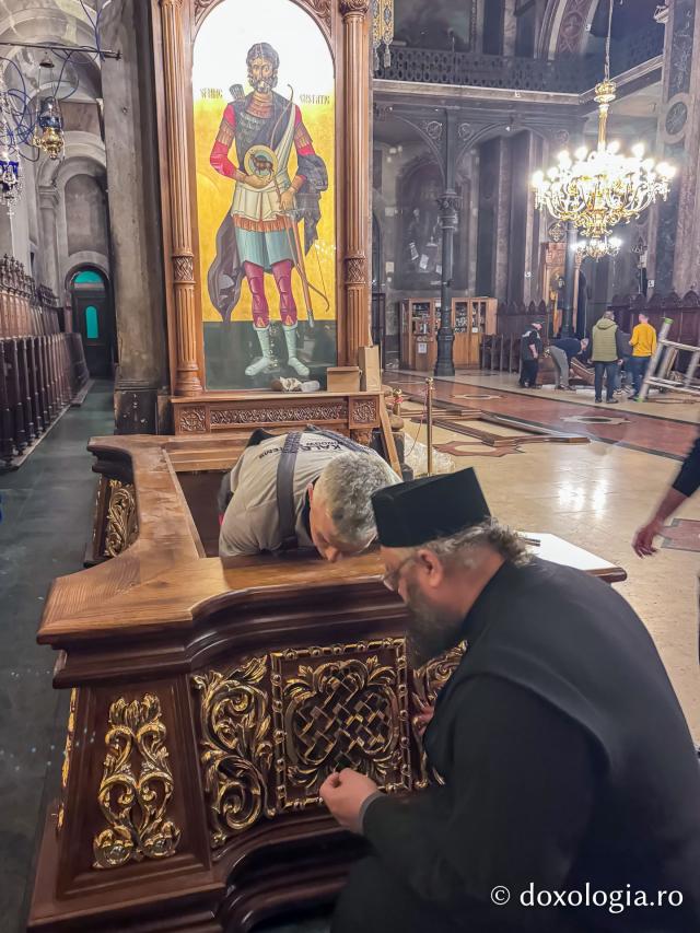 Baldachinul Sfintei Parascheva, reînnoit și reașezat în Catedrala Mitropolitană din Iași