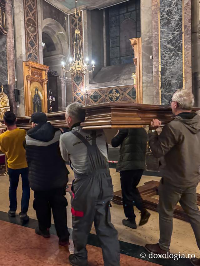 Baldachinul Sfintei Parascheva, reînnoit și reașezat în Catedrala Mitropolitană din Iași