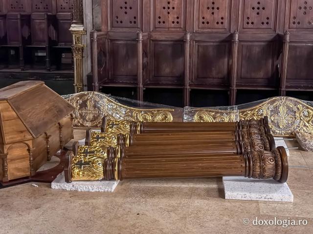 Baldachinul Sfintei Parascheva, reînnoit și reașezat în Catedrala Mitropolitană din Iași