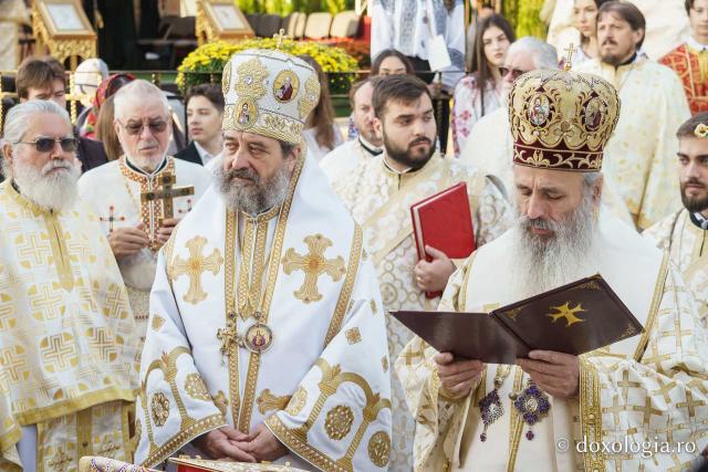 Sfințirea Bisericii „Sfinții Împărați Constantin și Elena” Galata din Iași