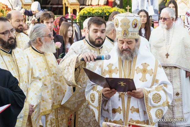 Sfințirea Bisericii „Sfinții Împărați Constantin și Elena” Galata din Iași