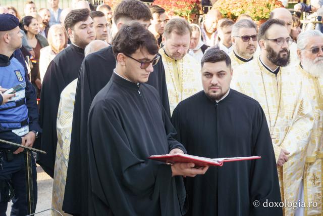 Sfințirea Bisericii „Sfinții Împărați Constantin și Elena” Galata din Iași