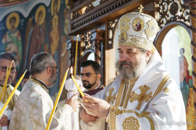 Sfințirea Bisericii „Sfinții Împărați Constantin și Elena” Galata din Iași