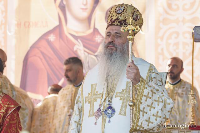 Sfințirea Bisericii „Sfinții Împărați Constantin și Elena” Galata din Iași