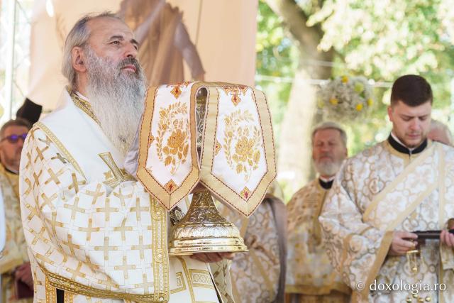 Sfințirea Bisericii „Sfinții Împărați Constantin și Elena” Galata din Iași
