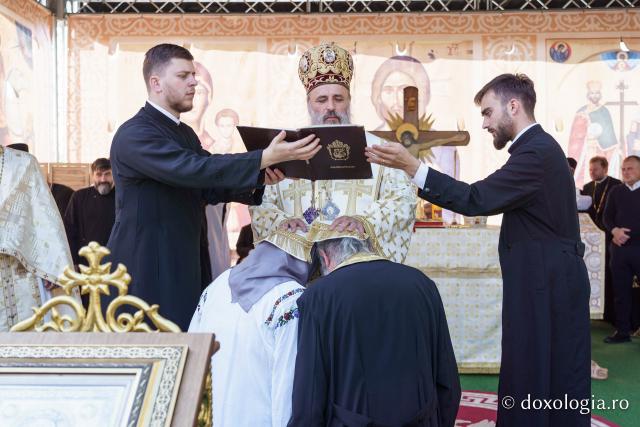Sfințirea Bisericii „Sfinții Împărați Constantin și Elena” Galata din Iași