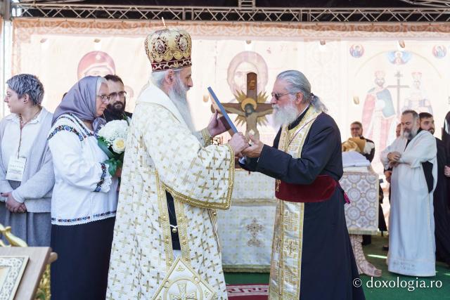 Sfințirea Bisericii „Sfinții Împărați Constantin și Elena” Galata din Iași