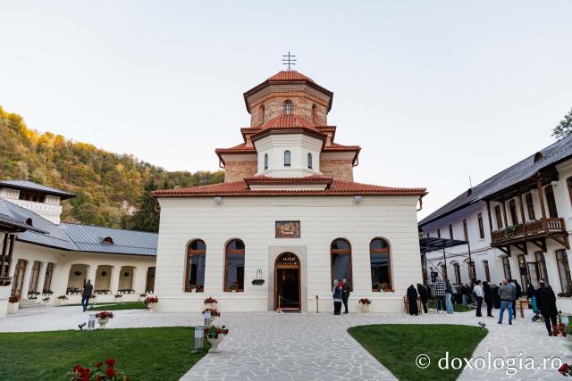 Priveghere la Mănăstirea Tismana în cinstea Sfintei Antonina