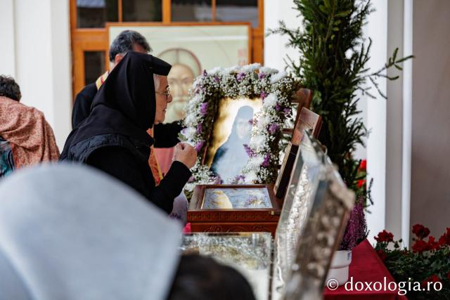 Racla cu moaștele Sfintei Cuvioase Antonina de la Tismana