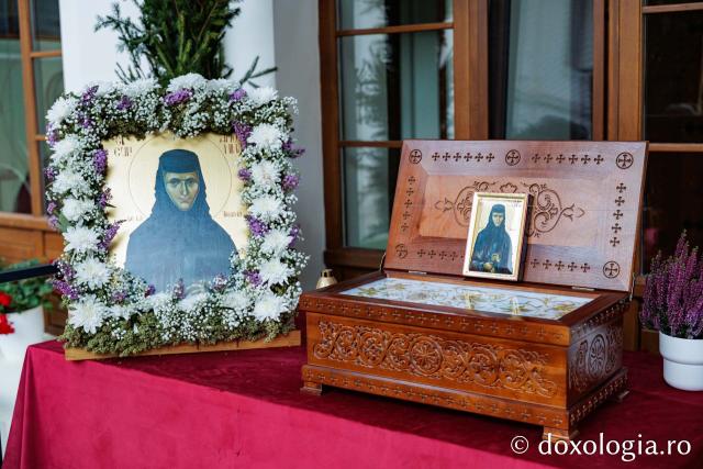 Racla cu moaștele Sfintei Cuvioase Antonina de la Tismana