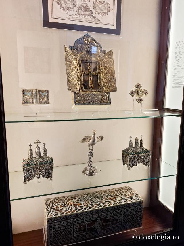 Fragment din Arca lui Noe, expus la Muzeul Catedralei Echmiadzin din Armenia