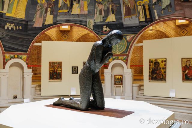 Expoziția „Sacrul la feminin, de la Facerea lumii la «Rugăciunea» lui Brâncuși” la Muzeul Mitropolitan din Iași