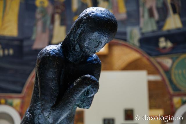 Expoziția „Sacrul la feminin, de la Facerea lumii la «Rugăciunea» lui Brâncuși” la Muzeul Mitropolitan din Iași