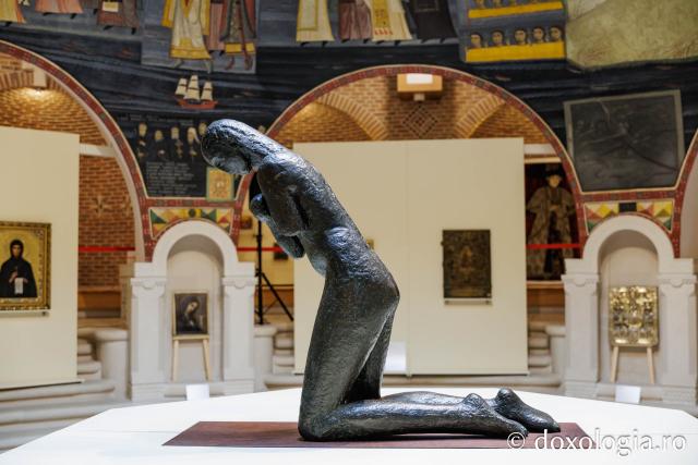 Expoziția „Sacrul la feminin, de la Facerea lumii la «Rugăciunea» lui Brâncuși” la Muzeul Mitropolitan din Iași