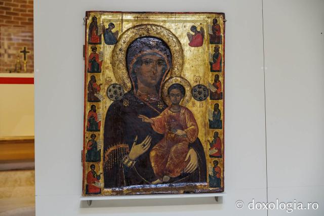 Expoziția „Sacrul la feminin, de la Facerea lumii la «Rugăciunea» lui Brâncuși” la Muzeul Mitropolitan din Iași