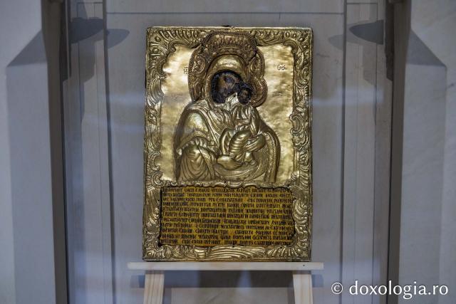 Expoziția „Sacrul la feminin, de la Facerea lumii la «Rugăciunea» lui Brâncuși” la Muzeul Mitropolitan din Iași