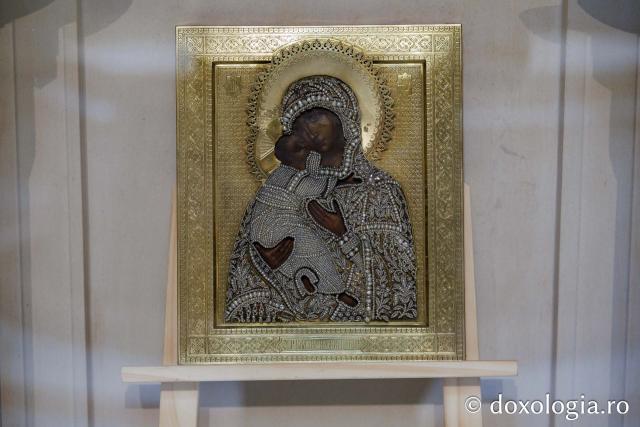 Expoziția „Sacrul la feminin, de la Facerea lumii la «Rugăciunea» lui Brâncuși” la Muzeul Mitropolitan din Iași