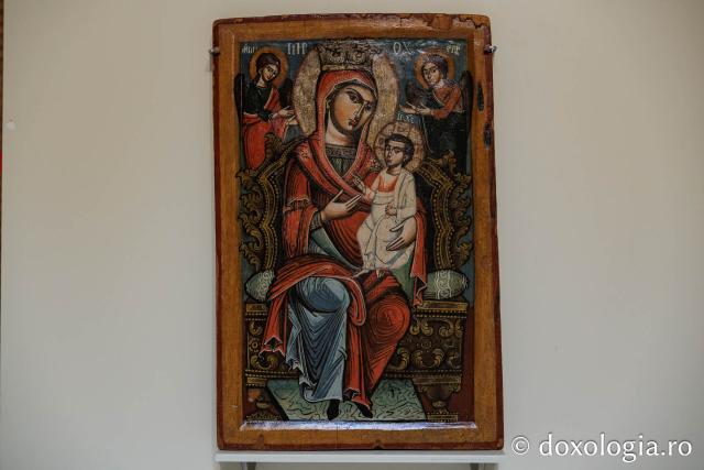 Expoziția „Sacrul la feminin, de la Facerea lumii la «Rugăciunea» lui Brâncuși” la Muzeul Mitropolitan din Iași