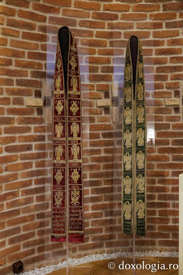 Expoziția „Sacrul la feminin, de la Facerea lumii la «Rugăciunea» lui Brâncuși” la Muzeul Mitropolitan din Iași