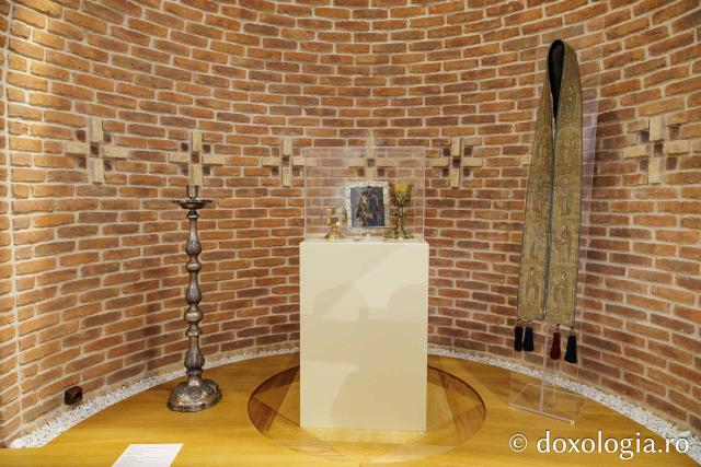 Expoziția „Sacrul la feminin, de la Facerea lumii la «Rugăciunea» lui Brâncuși” la Muzeul Mitropolitan din Iași