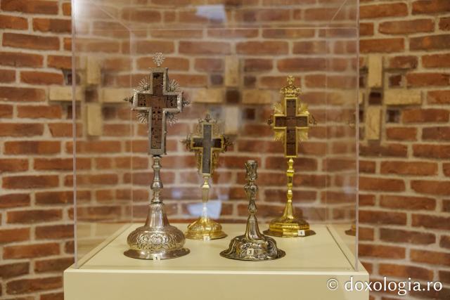 Expoziția „Sacrul la feminin, de la Facerea lumii la «Rugăciunea» lui Brâncuși” la Muzeul Mitropolitan din Iași