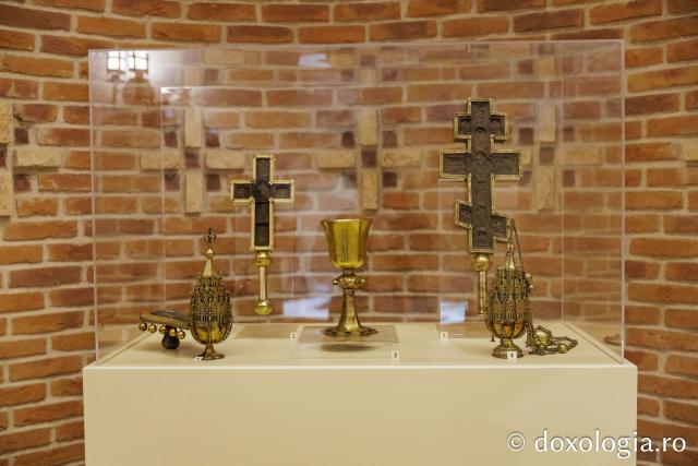 Expoziția „Sacrul la feminin, de la Facerea lumii la «Rugăciunea» lui Brâncuși” la Muzeul Mitropolitan din Iași