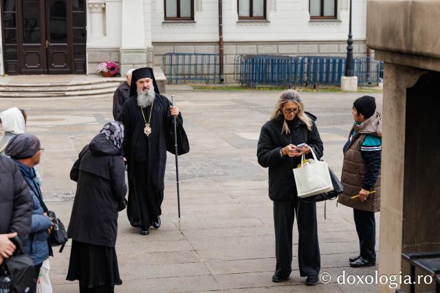 Doi ierarhi au slujit la Catedrala Mitropolitană din Iași în a cincea zi de pelerinaj