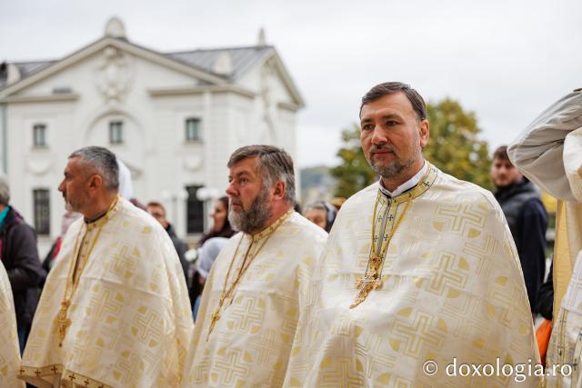 Doi ierarhi au slujit la Catedrala Mitropolitană din Iași în a cincea zi de pelerinaj
