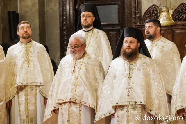 Doi ierarhi au slujit la Catedrala Mitropolitană din Iași în a cincea zi de pelerinaj