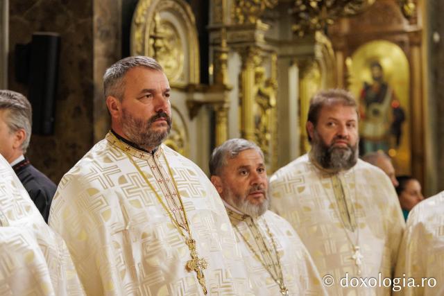 Doi ierarhi au slujit la Catedrala Mitropolitană din Iași în a cincea zi de pelerinaj
